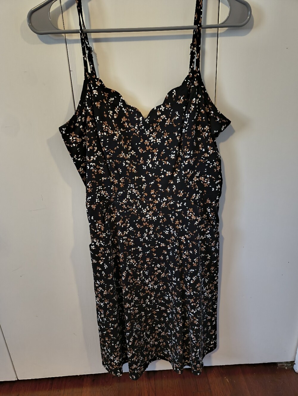 41 Hawthorn Black Floral Scallop Midi Dress with Pockets